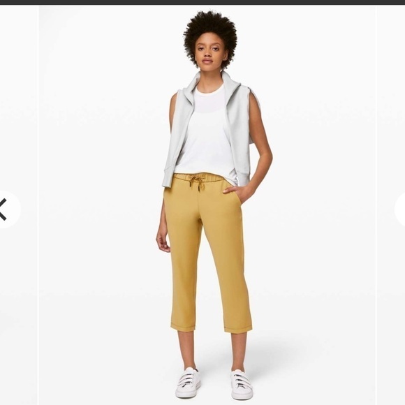 LULULEMON ON THE FLY CROPPED WOVEN CAPRI PANTS VINTAGE MUSTARD GOLD SIZE 12 NWT - Picture 3 of 10